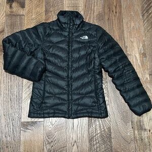 The North Face 550 Women's Black Gray Down Puffer Jacket